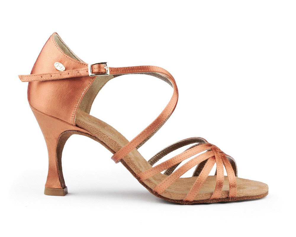 Dunkelbraune Tanzschuhe mit Riemchenabsatz aus Satin von Portdance mit Wildledersohle und seitlicher Schnalle, perfekt für Salsa.